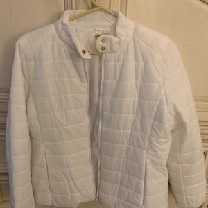 Short white puffer jacket
